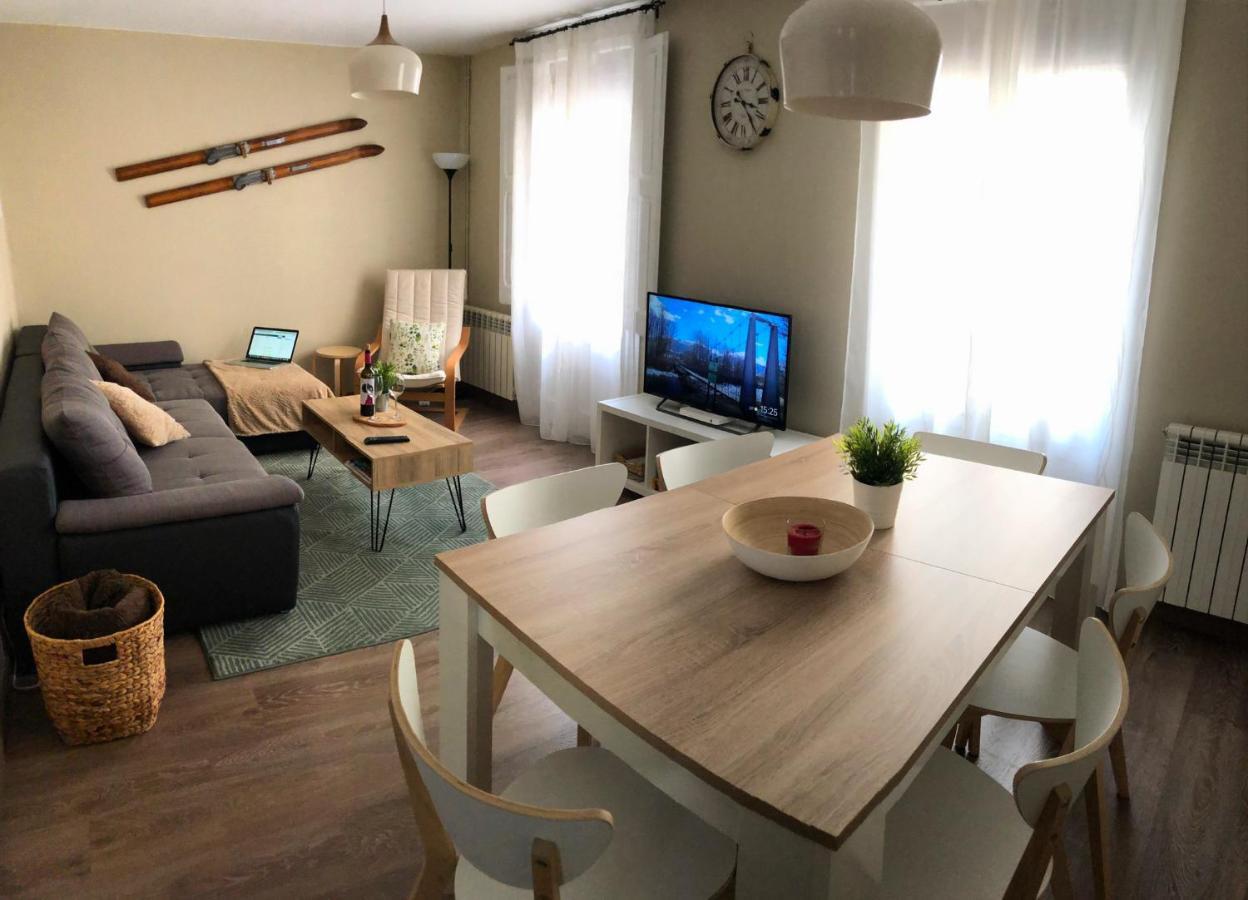 Apartamento Acogedor Y Familiar - Wifi+Chromecast Puigcerdà Kültér fotó